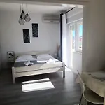 10 Makarska