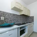 Apartment 10
