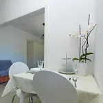 10 Apartment *
