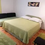 10 * Makarska
