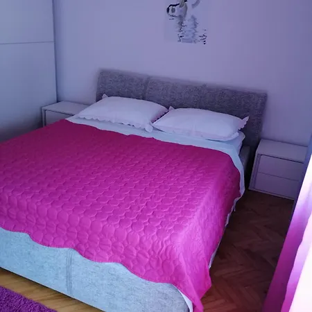 Apartman 10 *